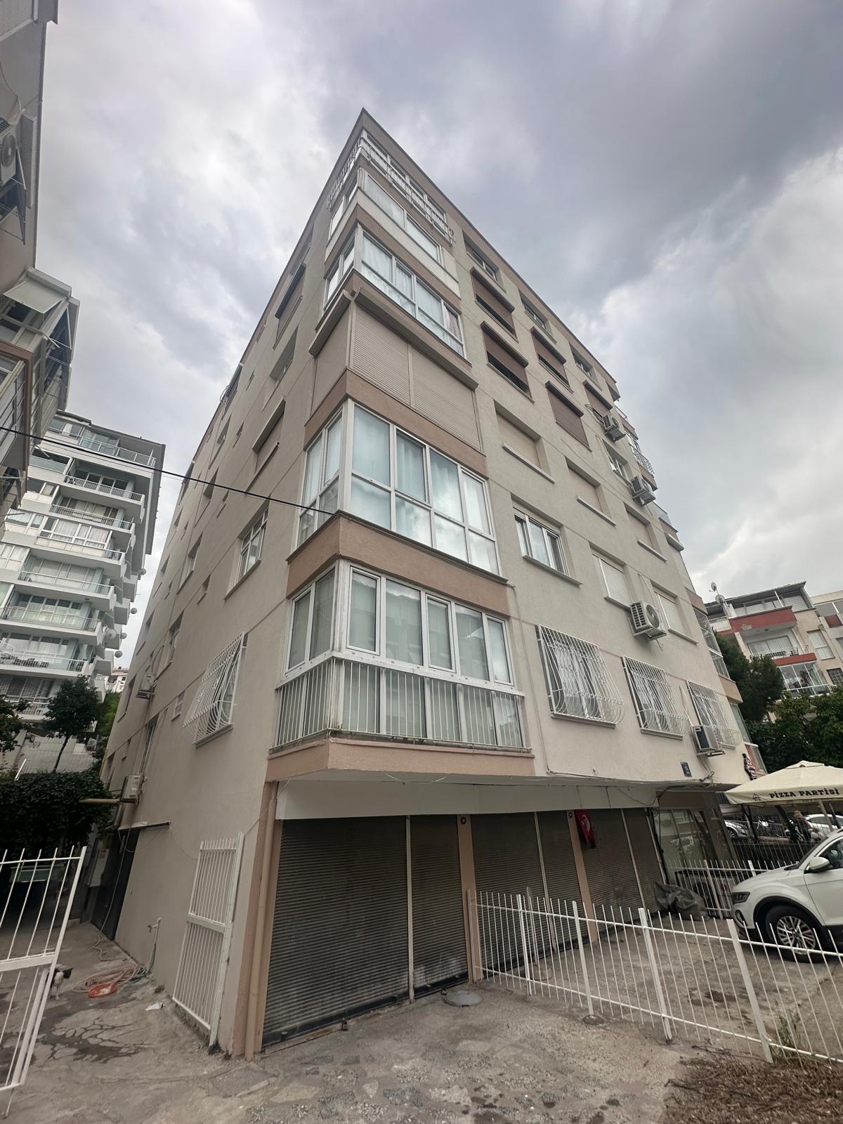 Uyanıklar Apartmanı