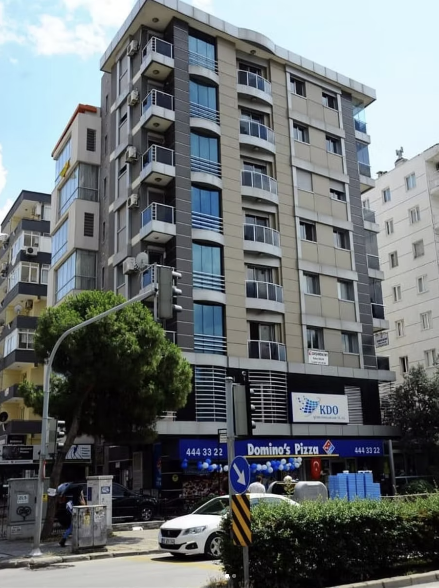 Altın Yunus Apartmanı